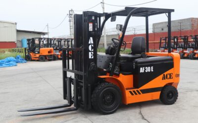 Kupić, wynająć czy leasingować wózek widłowy? Jak policzyć, co się naprawdę opłaca